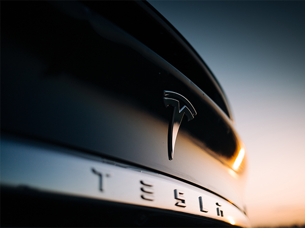 Arezy-About-us-car-logo